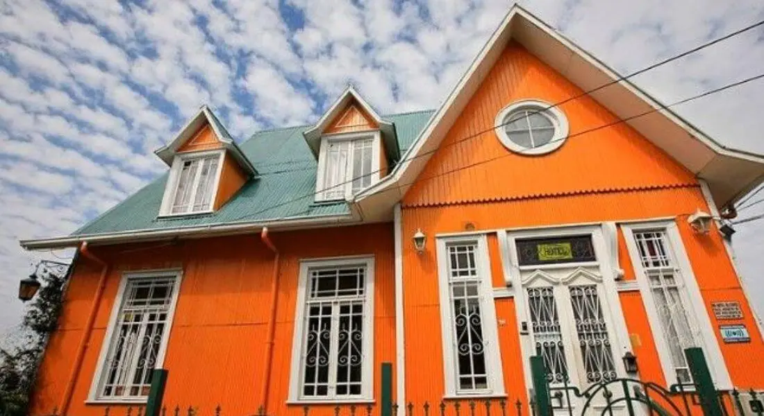 rich orange home outside colour